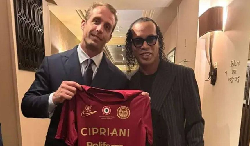 Ronaldinho 46 yaşında yeşil sahalara geri dönüyor!