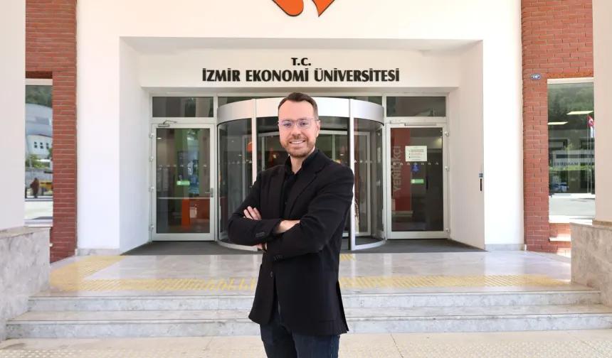 İEÜ’lü akademisyene prestijli ödül: Uluslararası ilişkiler alanında büyük başarı