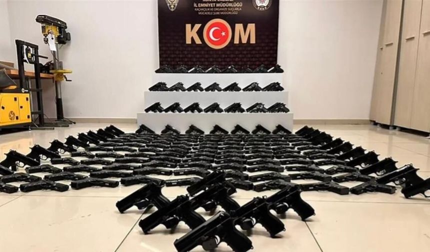 Kemalpaşa'da illegal silah imalathanesine baskın: Üç şüpheli adalete teslim edildi
