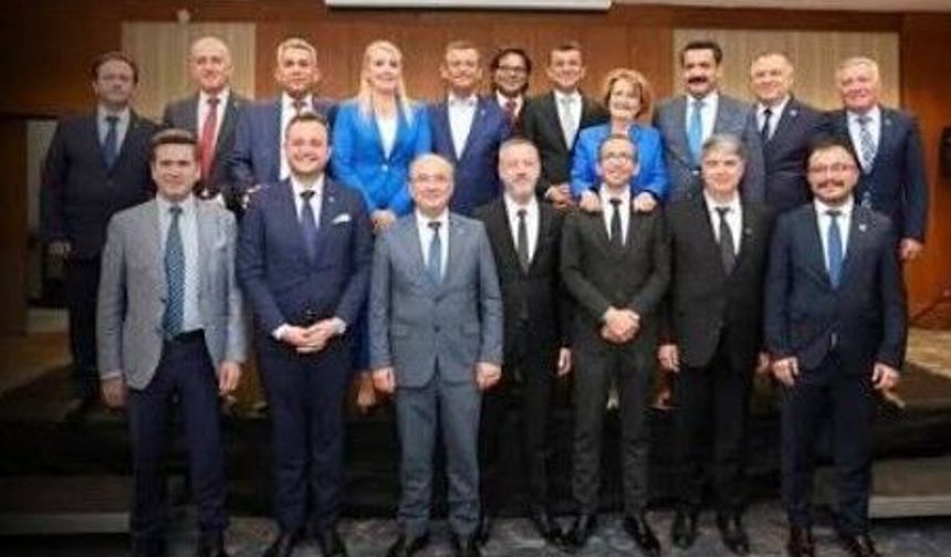 Denizli'de 15 başkan YENİ Parti’de