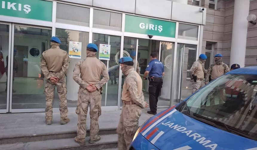 Esnaf kooperatifine şafak baskını: Başkan dahil üç kişi parmaklıklar arkasında