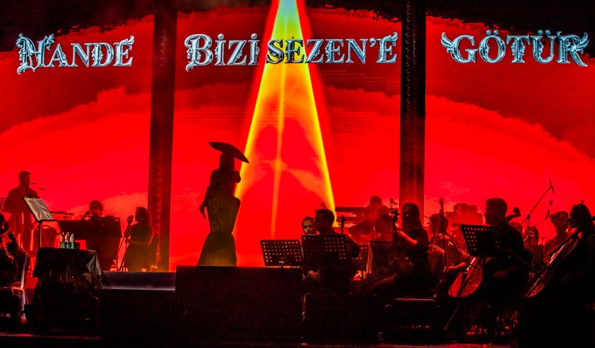 Hande Yener, Sezen Aksu şarkılarıyla sahneye çıktı