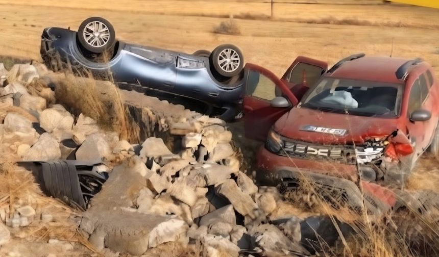 Afyonkarahisar’da iki otomobil çarpıştı: 2 ölü, 4 yaralı