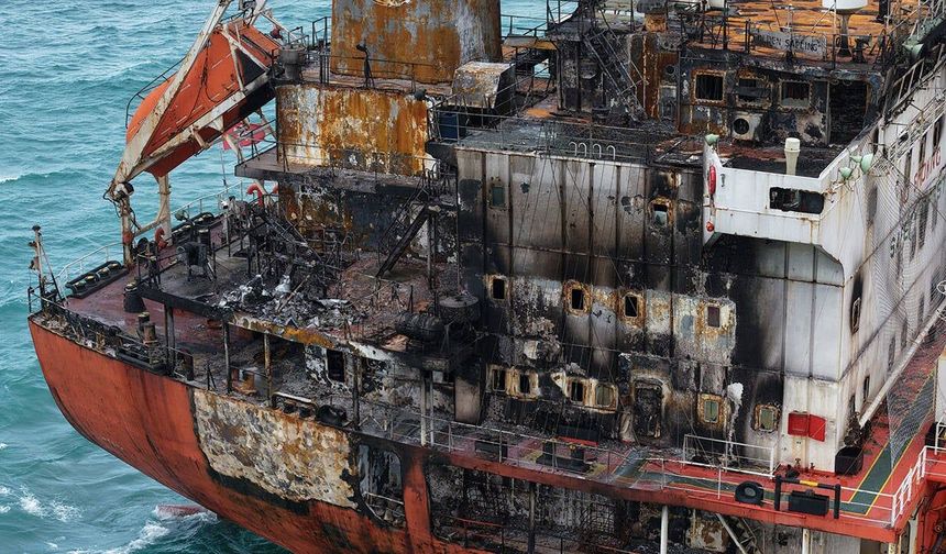 Dron saldırılı tanker karaya oturdu