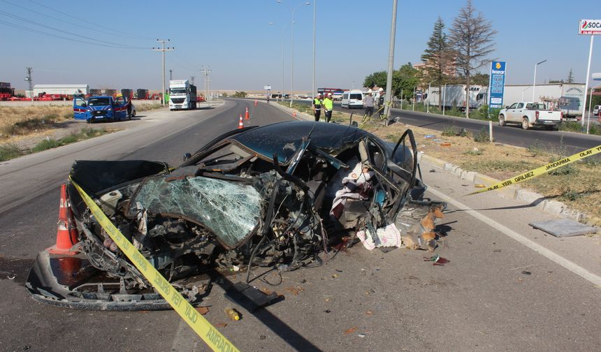 Aksaray’da otomobil direğe çarptı: 2 ölü, 2 ağır yaralı