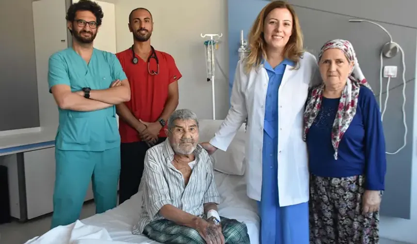 İzmir’de kalbe damardan müdahale: Açık ameliyata gerek kalmadı