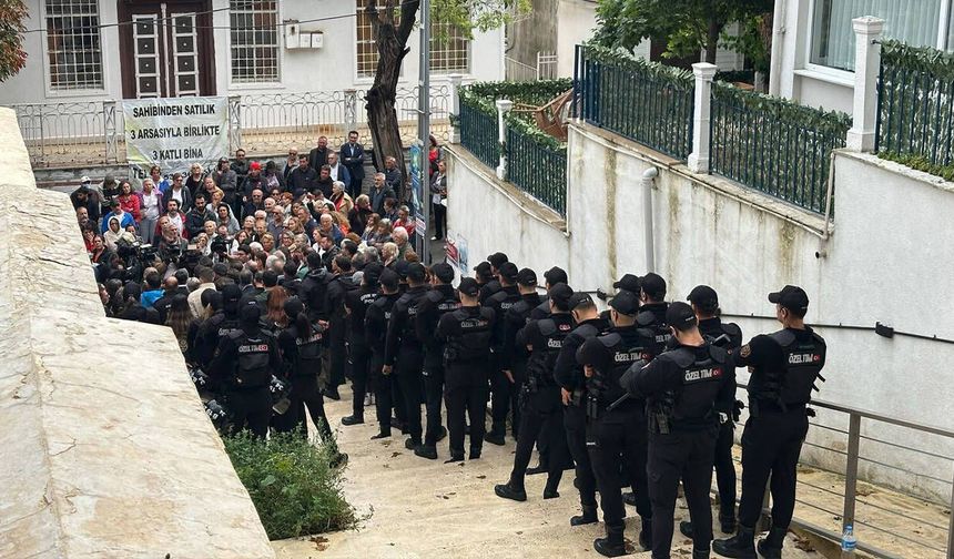 Adalar’da kriz: 3 CHP’li polisle çıktı