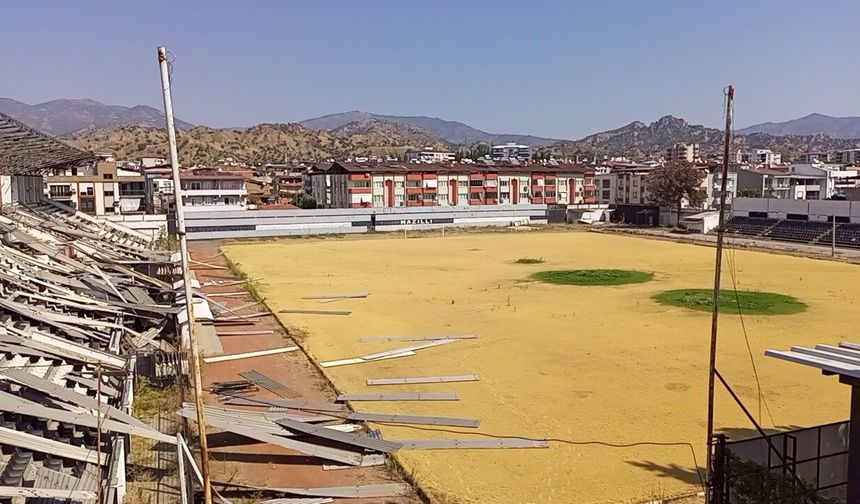Nazilli'nin tarihi stadı yıkılıyor