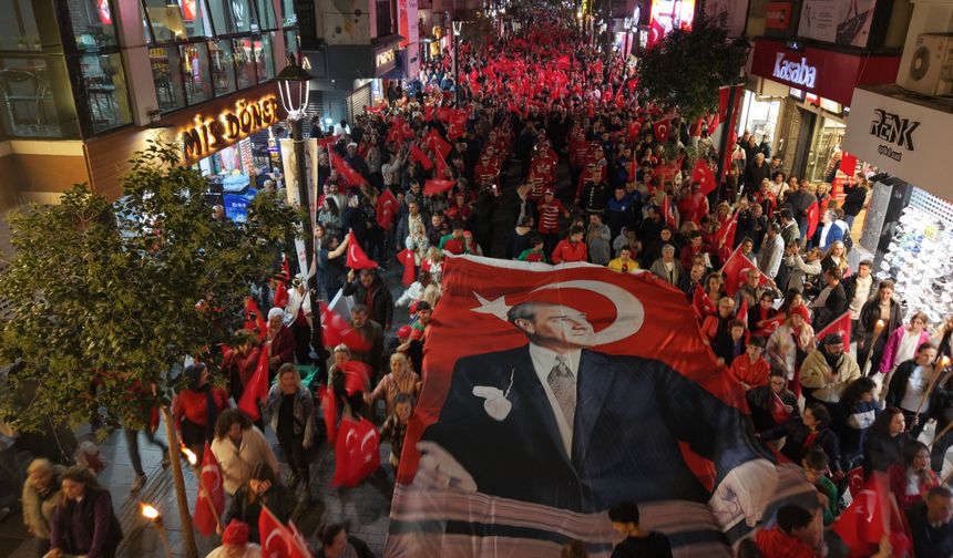 Karşıyaka Cumhuriyet aşkıyla tek yürek oldu