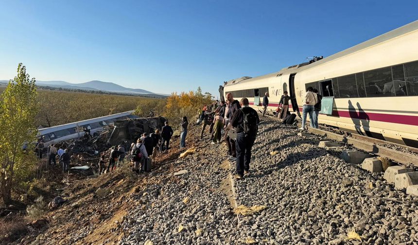 Hızlı tren faciası: En az 39 ölü, seferler durduruldu!
