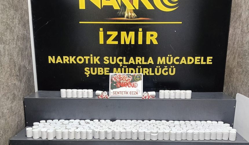 İzmir'in Torbalı ilçesinde toprağa gömülü binlerce sentetik ecza ele geçirildi