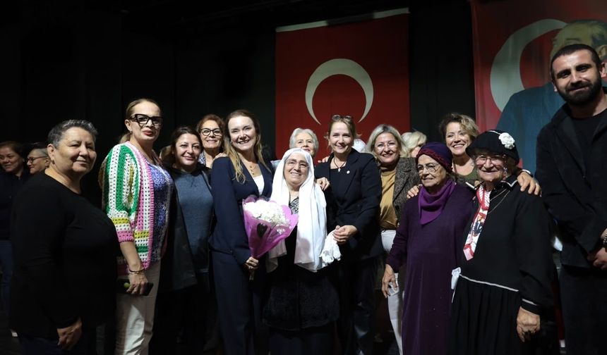 Konak’ın çınarlarından unutulmaz Cumhuriyet gösterisi