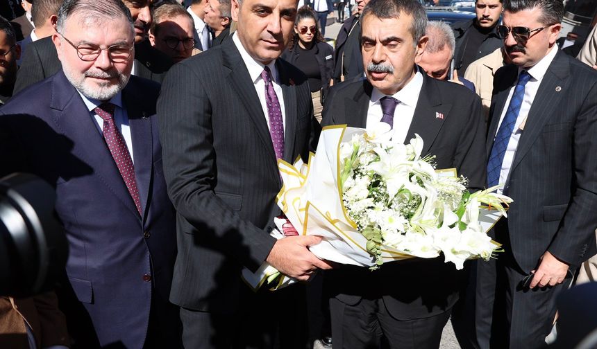Bakan Tekin'den Çiğli'ye ziyaret!