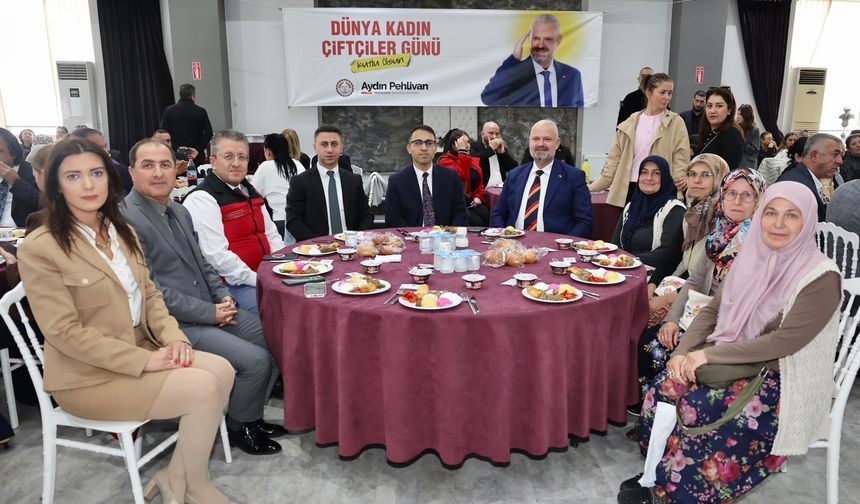 Menemen'de 1500 kadın çiftçiye özel kutlama