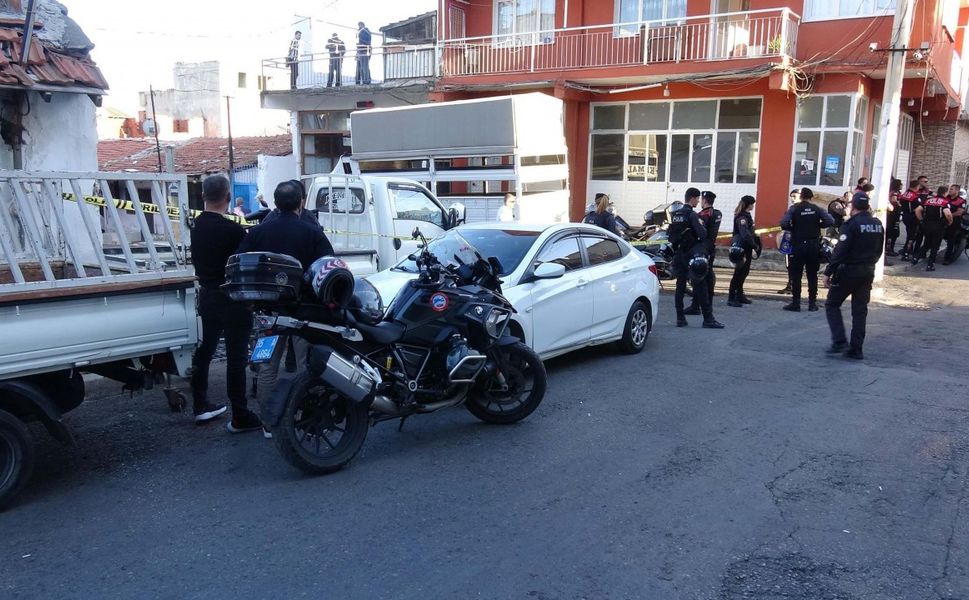 İzmir Konak'ta cinayet şüphelisi baba ve 2 oğlu tutuklandı