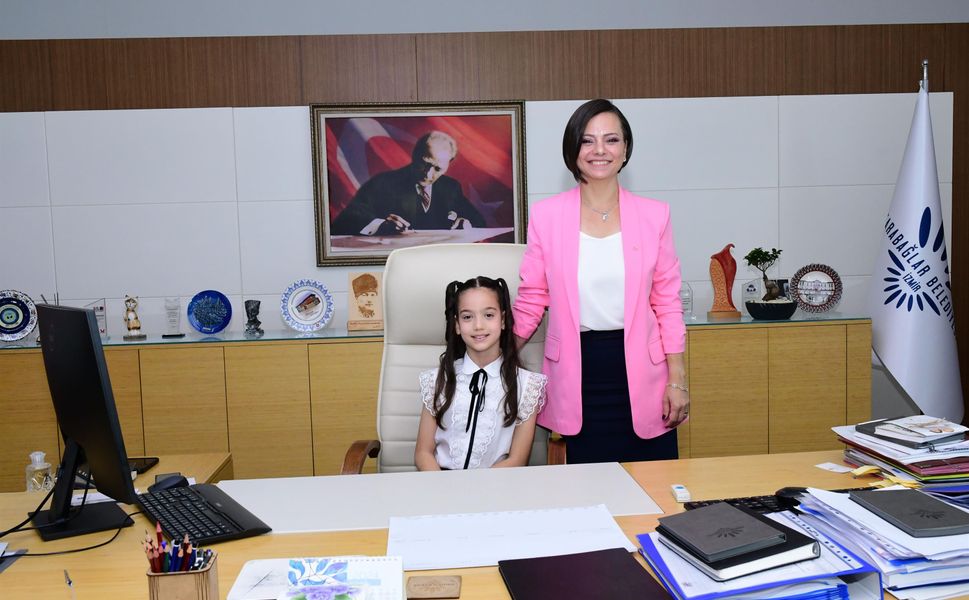 Başkan Kınay koltuğunu çocuklara devretti