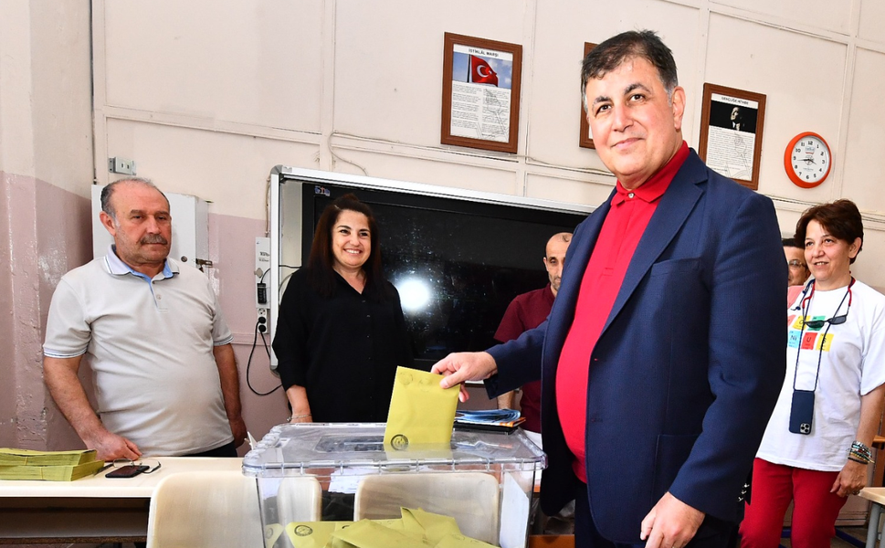 Başkan Tugay İzmir Tabip Odası seçimlerinde oyunu kullandı