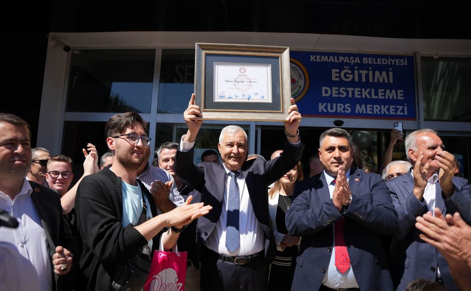Kemalpaşa'da yeni başkan Türkmen göreve başladı