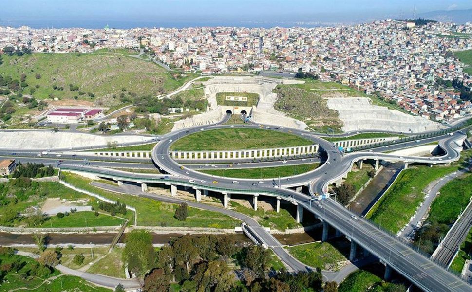 İzmir'de Sürücülere Kabus Yaşatan Yeşildere Kavşağı