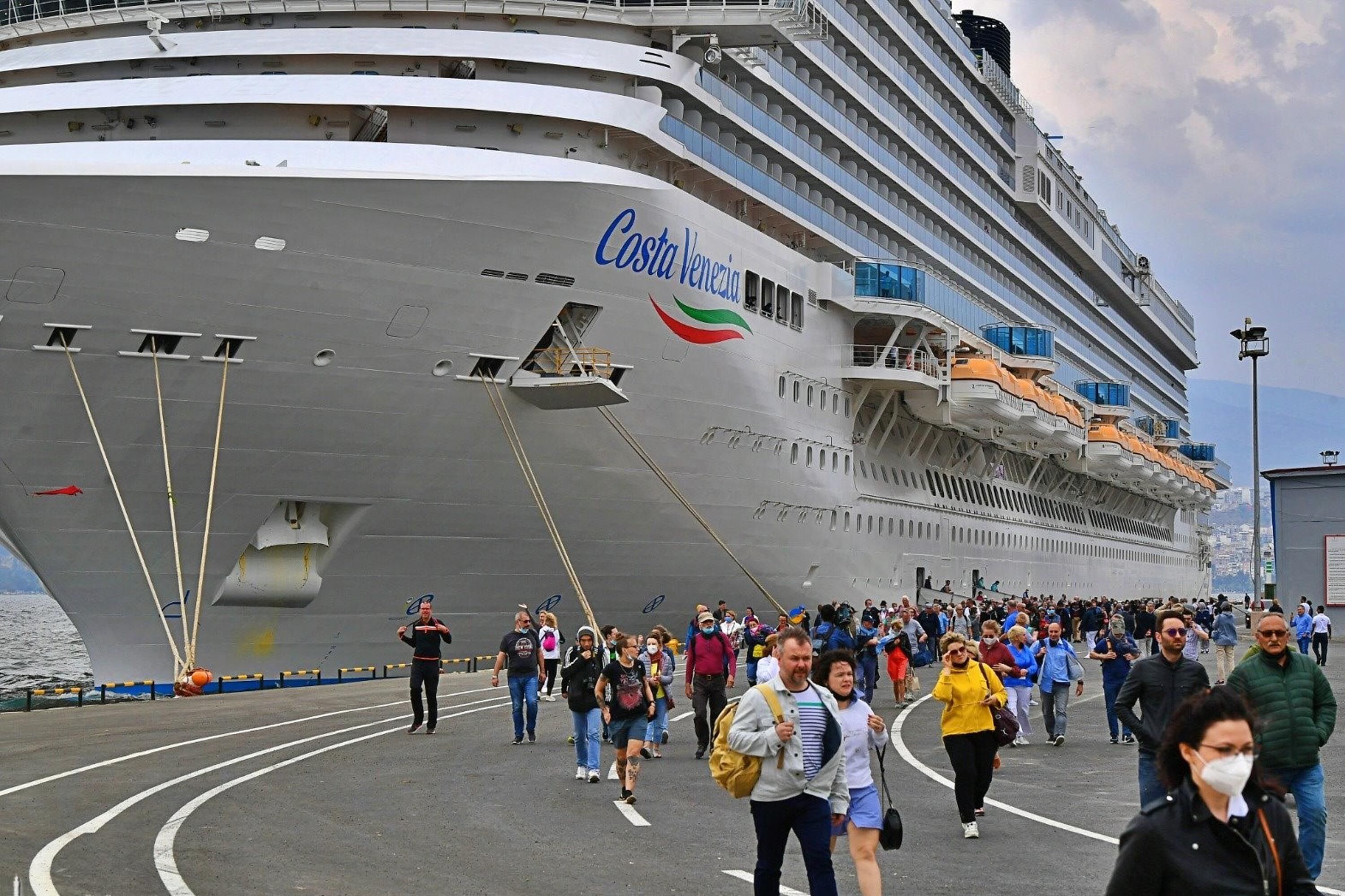 izmire-ilk-kruvaziyer-gemi-rezervasyonlari-gelmeye-basladi_9956_dhaphoto1