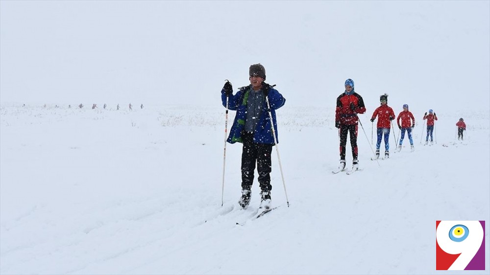 Yüksekovalı kayakçılar uzun süre sonra kar üstünde antrenman yaptı