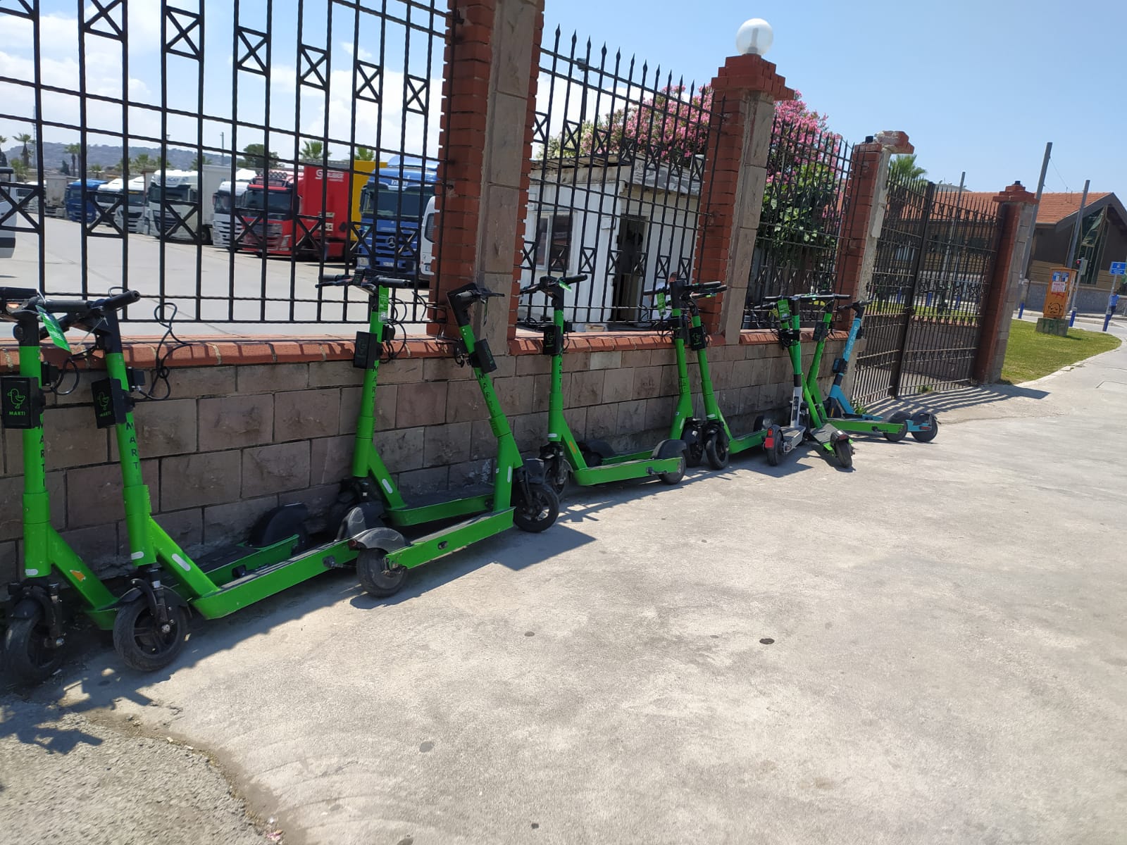 İzmir'de elektrikli scooter terörü!