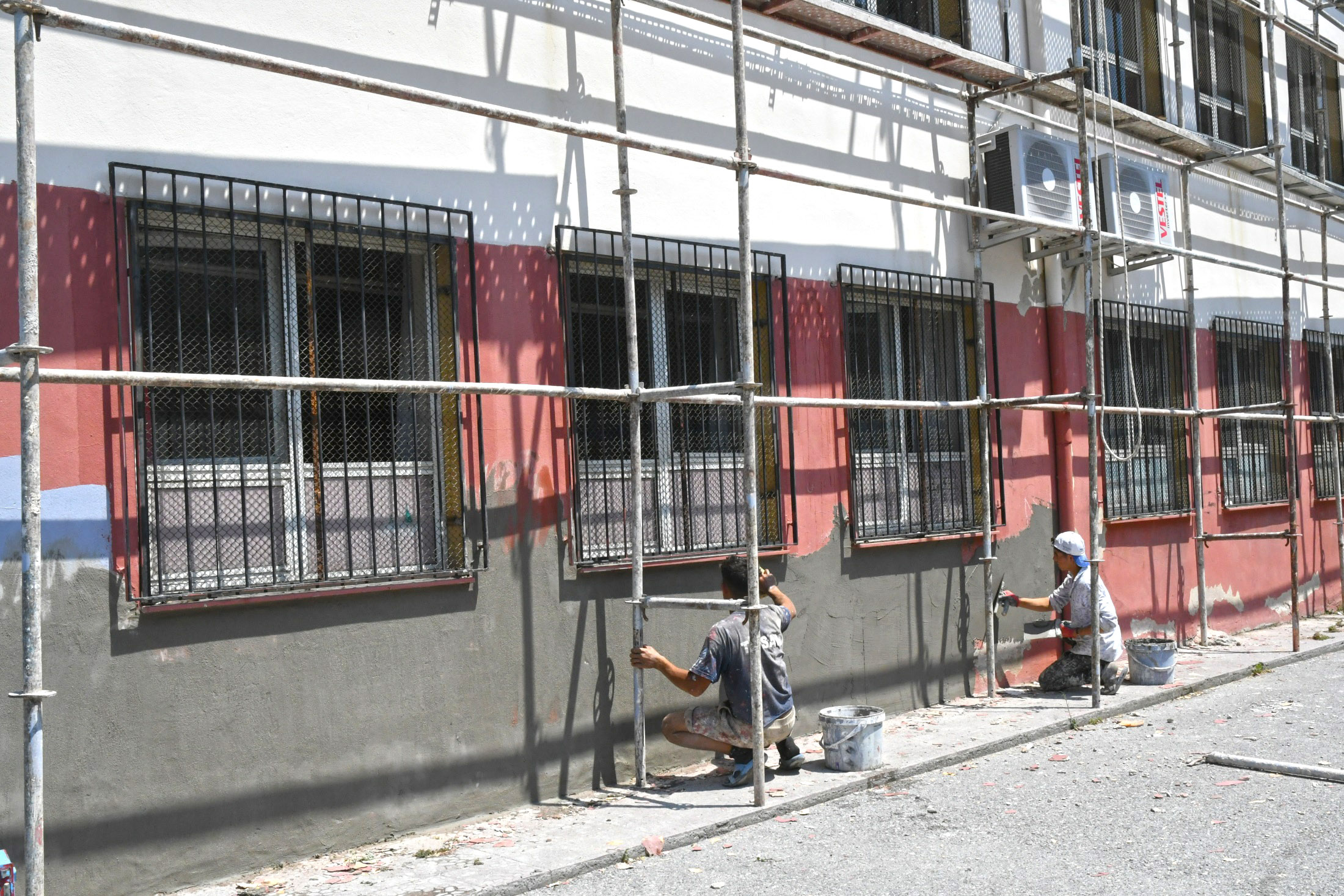 Karabağlar Belediyesi'nden okullara bakım onarım desteği2
