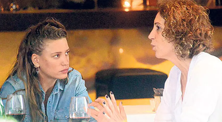 serenay-sarikaya-annesi1