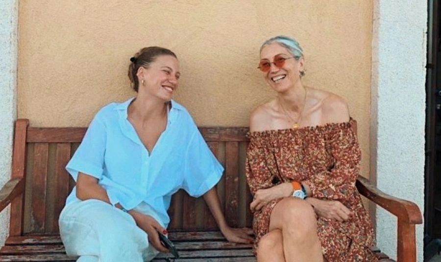 serenay-sarikaya-annesi4