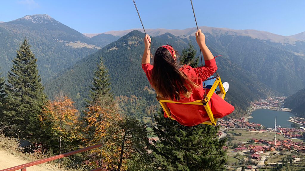 Uzungöl’de Salıncak Keyfi