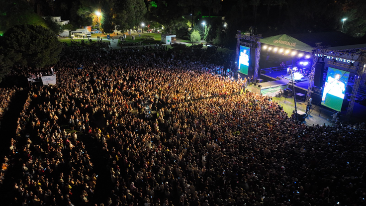 İzmir fuar konserleri 2023 ücretsiz İzmir Fuar Çim Konserleri kimler var Konser takvimi