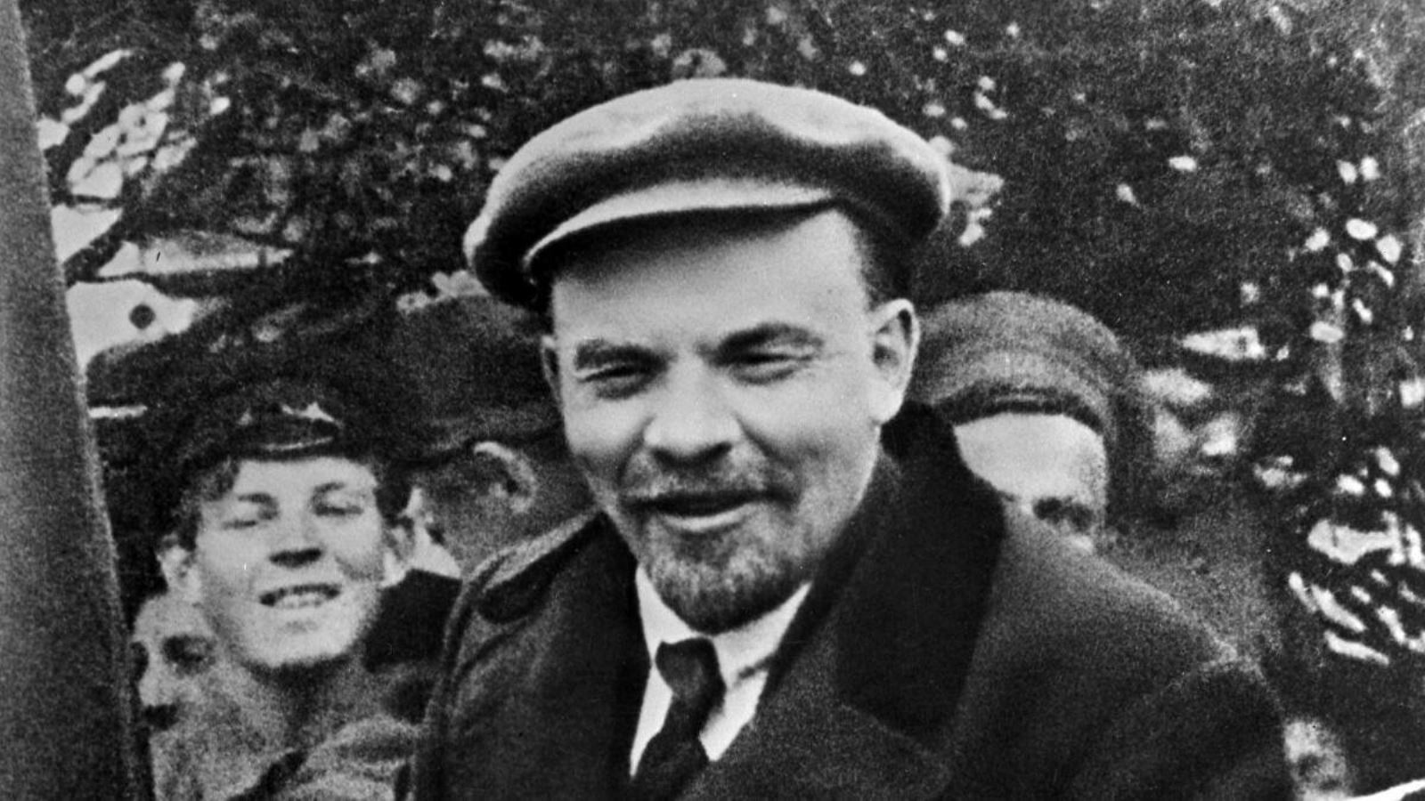 Lenin kimi devirdi?
