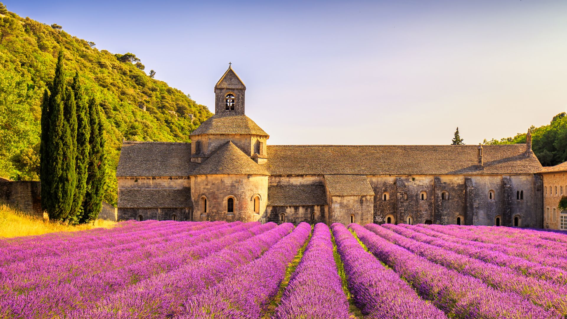 20150708_senanque-abbey-with-lavendar-fields-provence-france_16-9