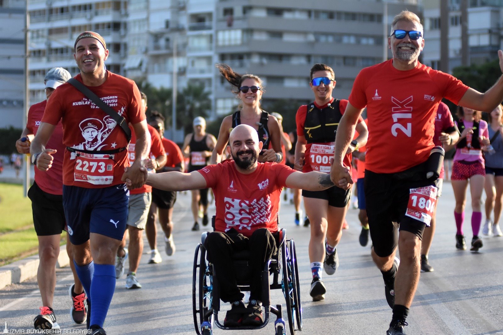 11. Uluslararası 9 Eylül İzmir Yarı Maratonu'ndan kareler