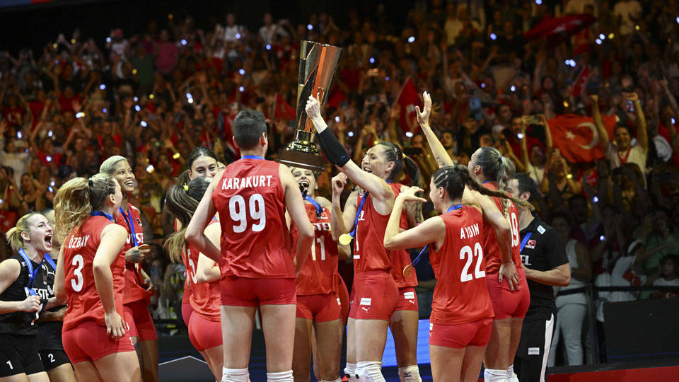 avrupa-sampiyonu-a-milli-kadin-voleybol-takimi-ulkeye-dondu