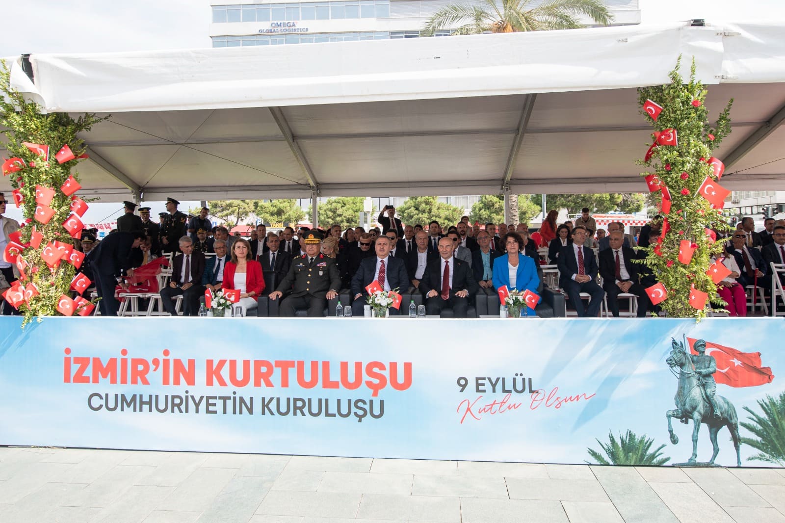 Bağımsızlık ve kurtuluş ruhu: İzmir'de 101'inci yıl coşkusu1