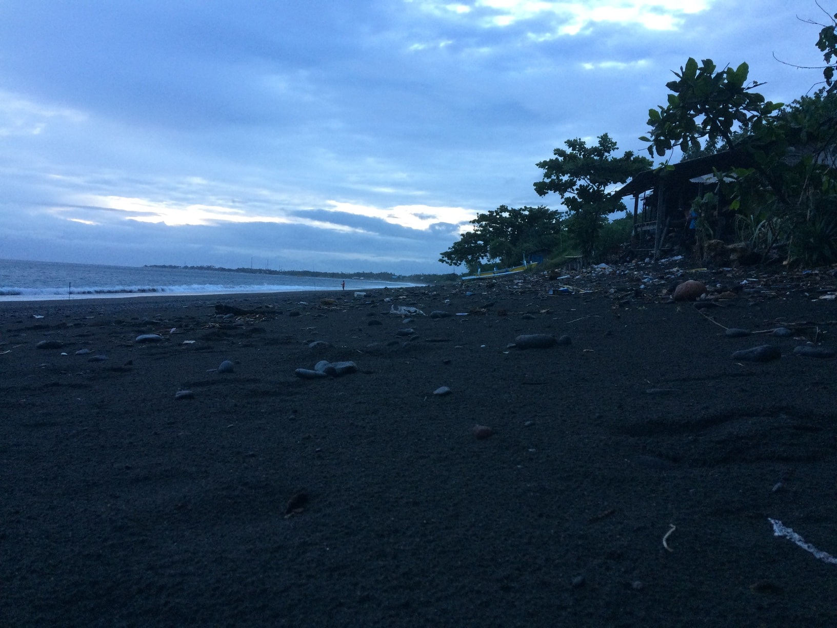 Bali'nin Siyah Kumlu Plajları