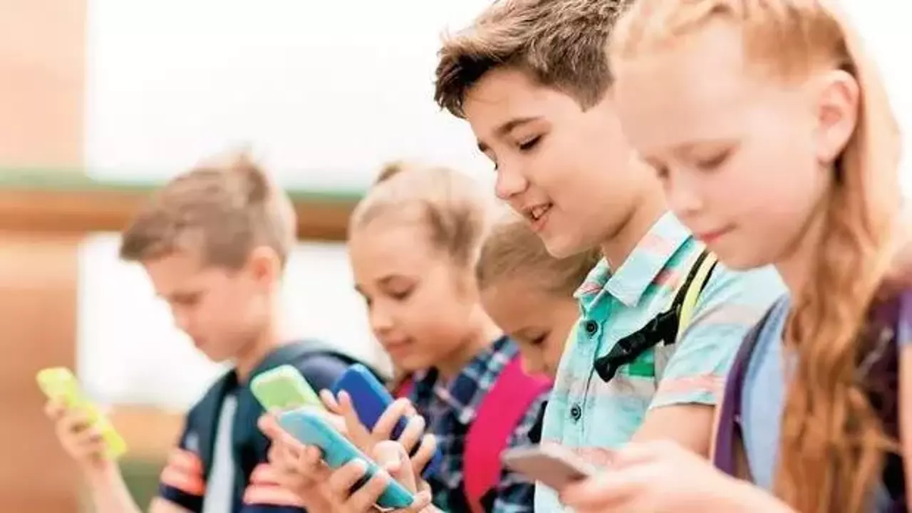 Cep Telefonuyla Okula:Sınıfa Girmek Yasak mı?