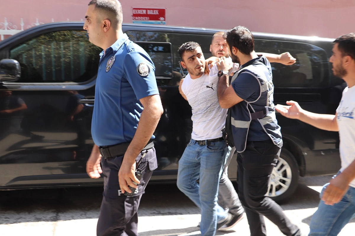 CHP'liler birbirine girdi, 2 kişi gözaltına alındı!