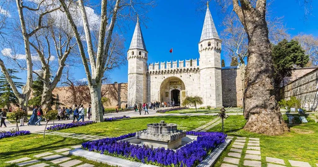 COVER-topkapi-museum-entrance-in-istanbul-1024x538