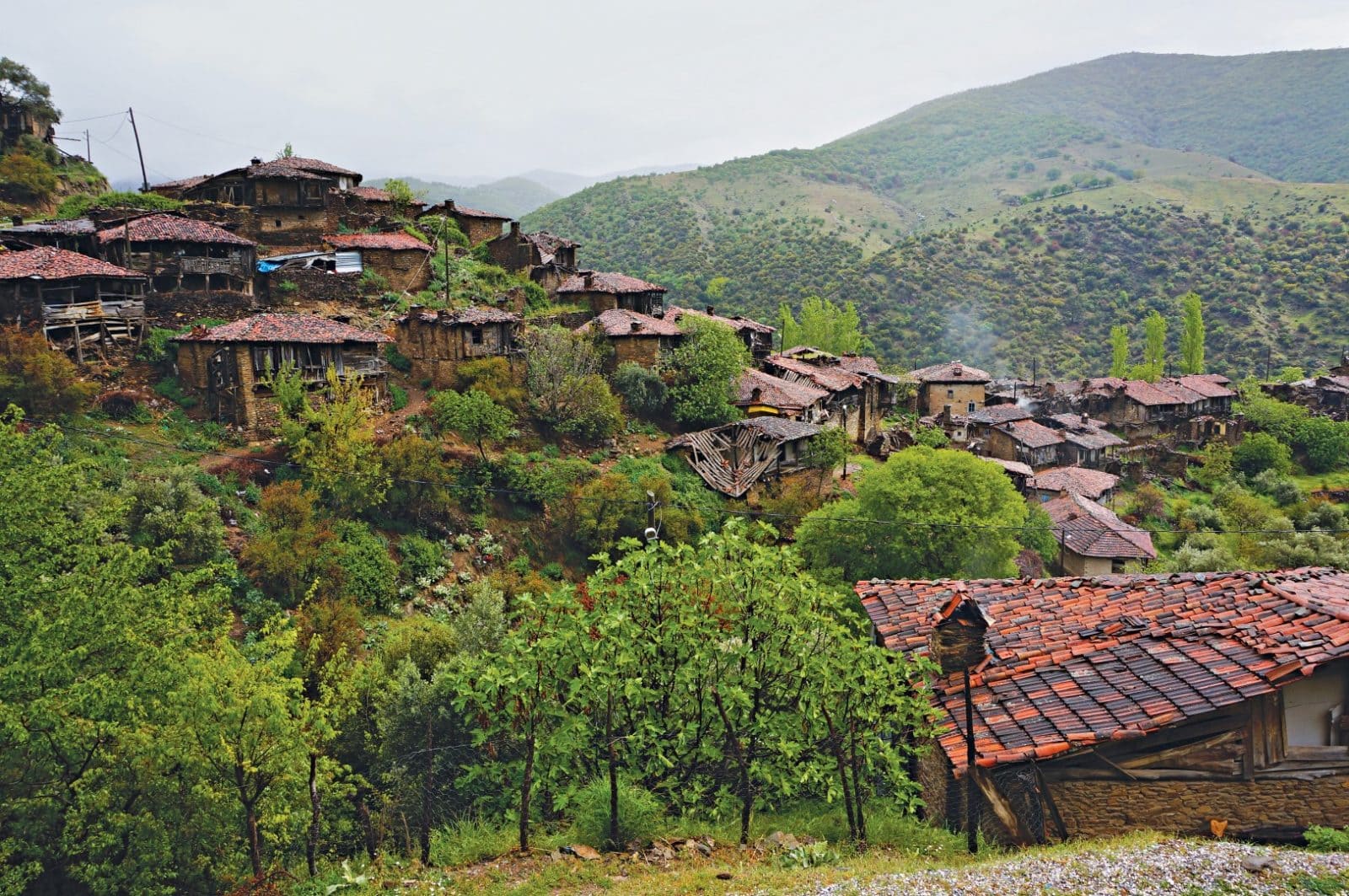 İzmir'e yakınlığıyla bilinen en ürkütücü yer: Lübbey Köyü2