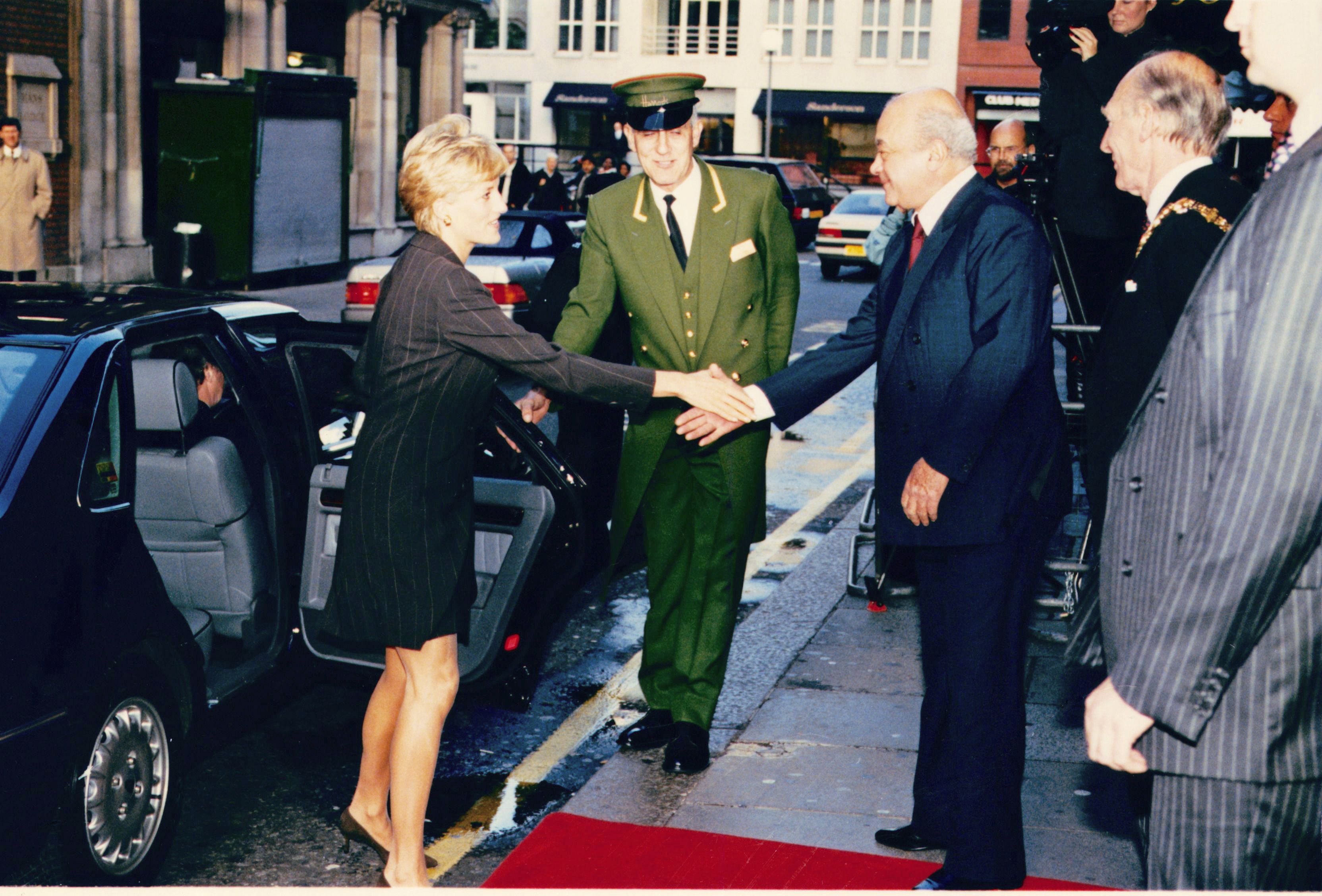 princess-diana-the-princess-of-wales-meets-mr-mohamed-al-news-photo-1661798373