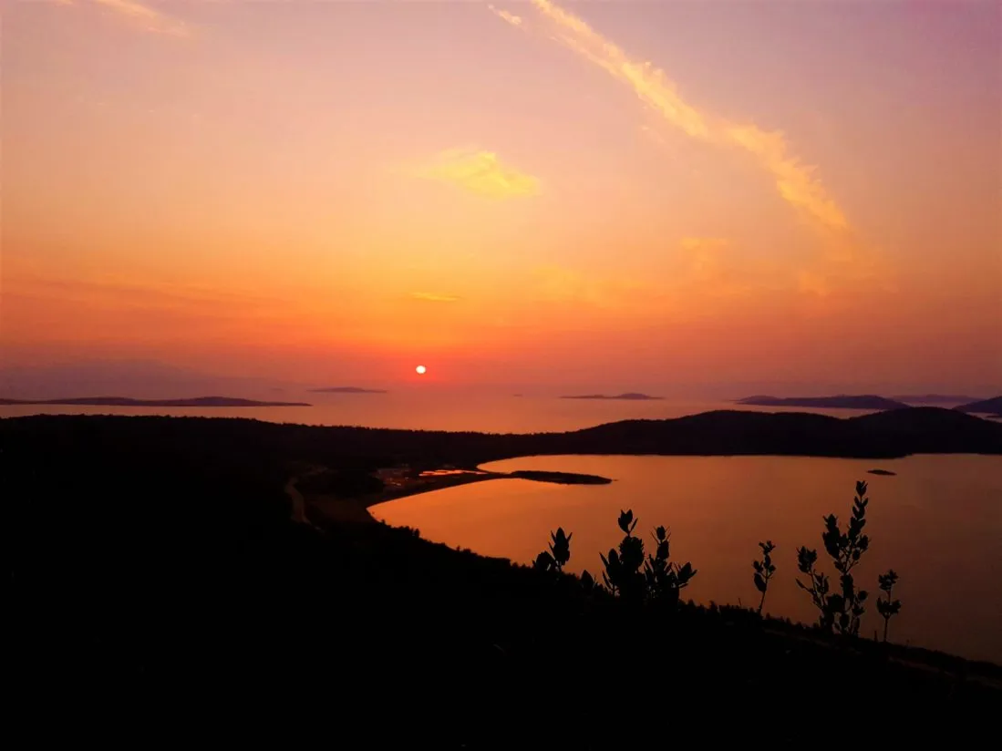 Şeytan Sofrası, Ayvalık gün batımı