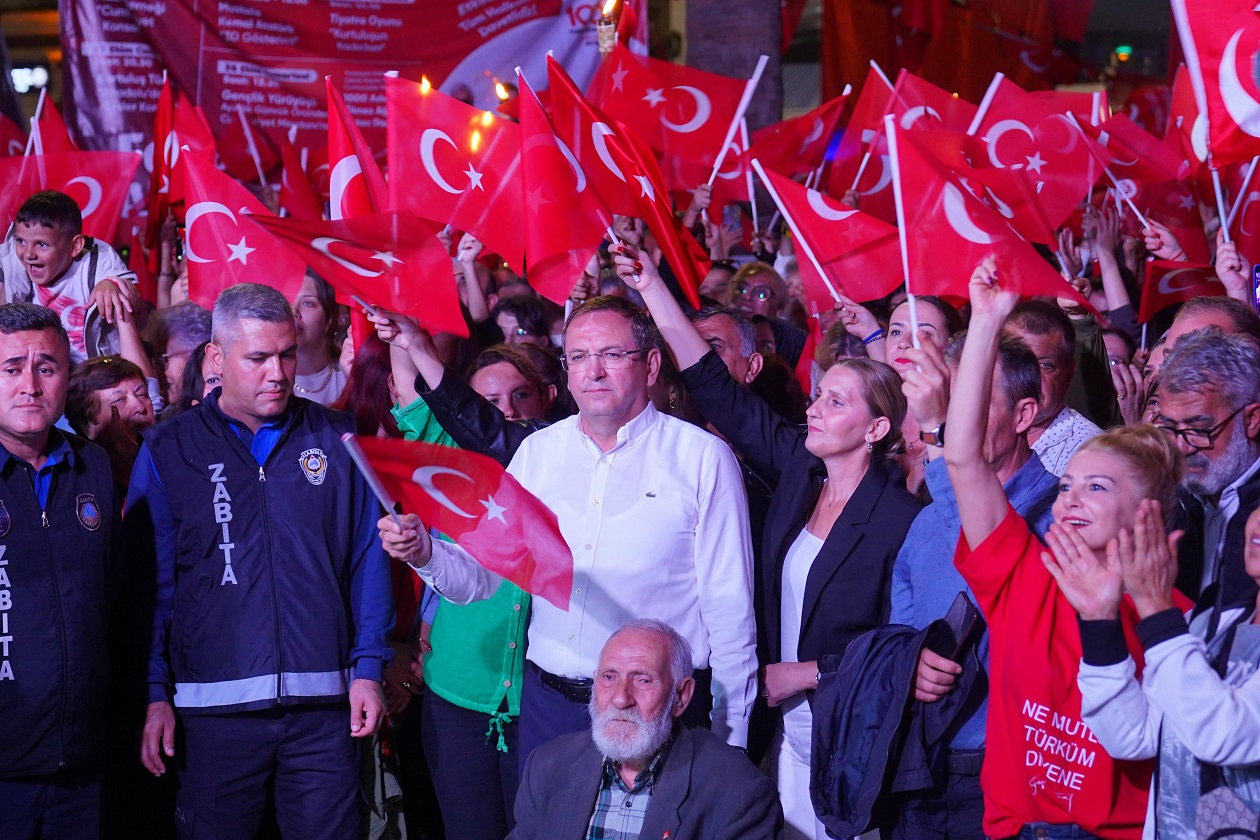 Ayvalık ta coşkulu Cumhuriyet kutlamaları-5