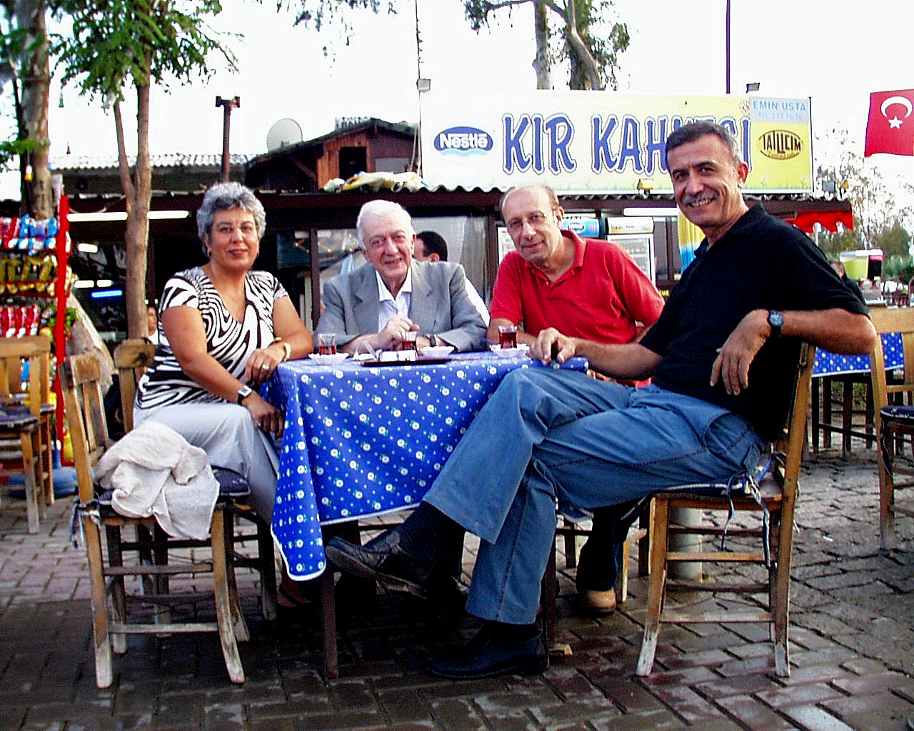 Nüket Dağtaş, Semih Balcıoğlu, Ercan Akyol, Lütfü Dağtaş (İzmir İnciraltı-2006 Eylül)