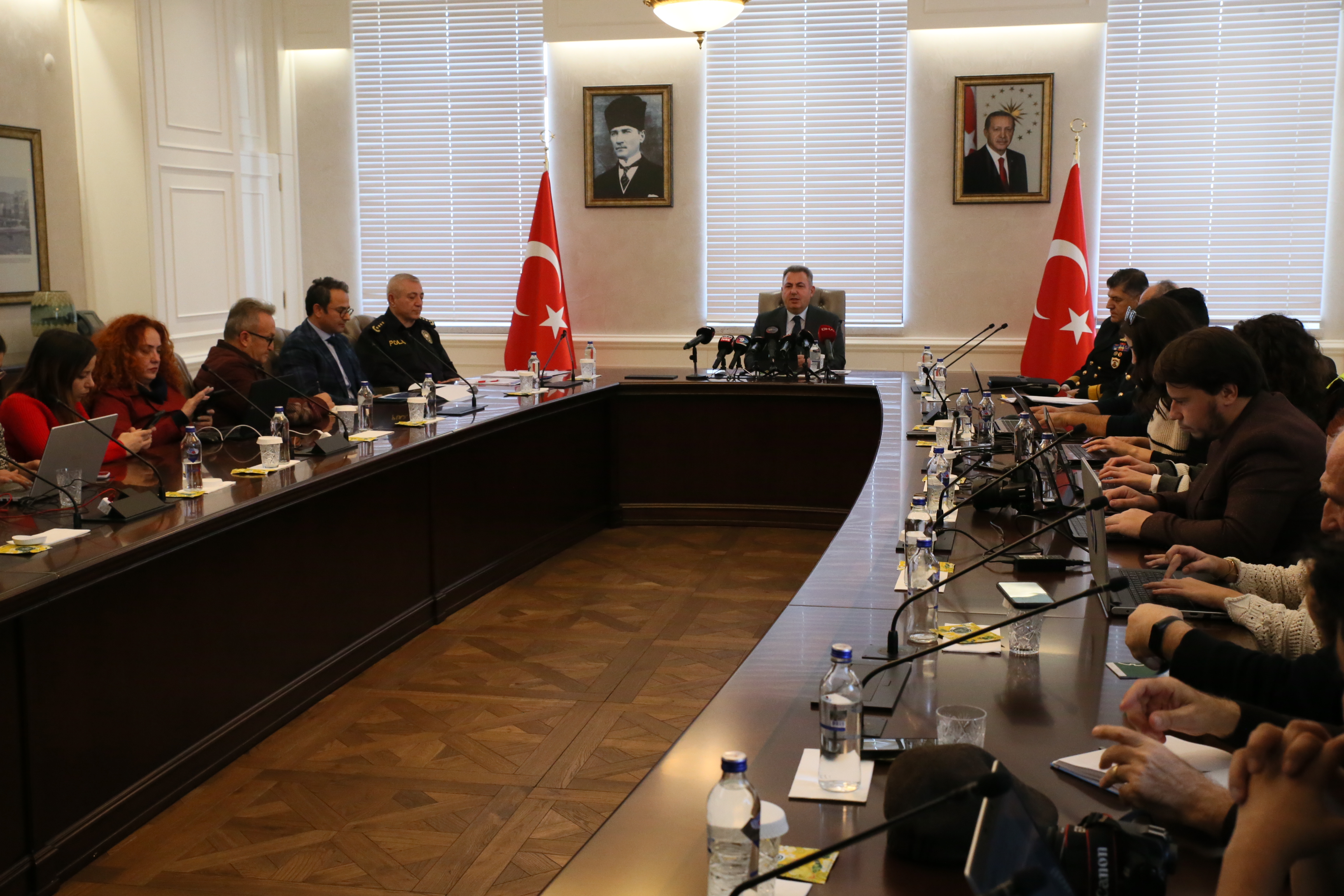 Izmir Valisi Süleyman Elban Izmir'deki Suç Verilerini Paylaştı