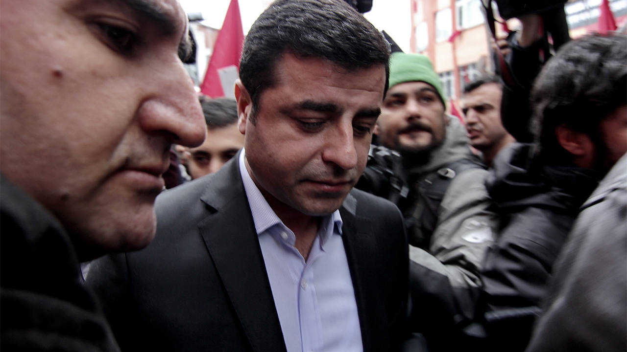 Selahattin Demirtas Annesinin Rahatsizligi Nedeniyle Diyarbakir A Getirildi 1