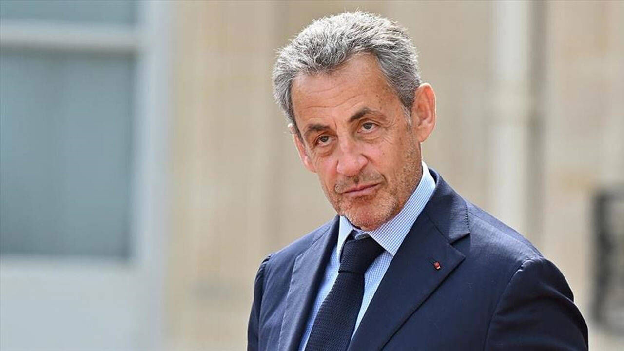 Eski Fransa Cumhurbaskani Sarkozy Ye Verilen Hapis Cezasi Onandi