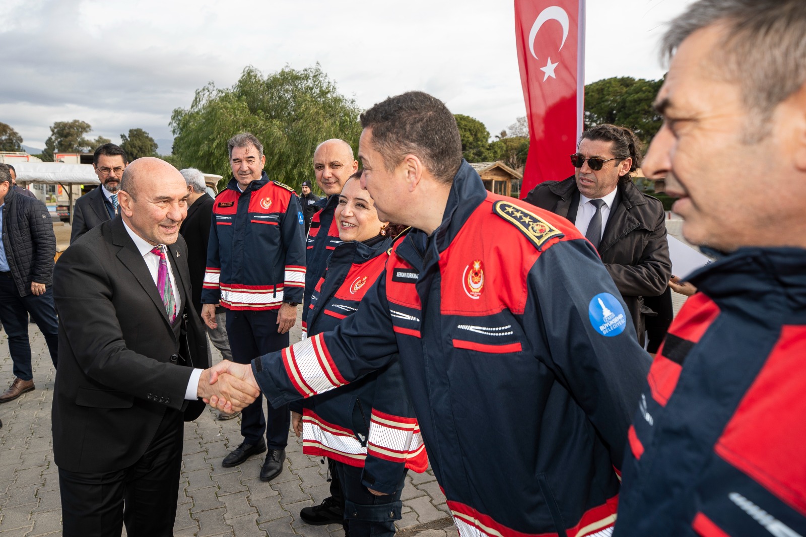 İzmir İtfaiyesi, Özel Donanımlı Ambulanslarla Öncülük Ediyor-1