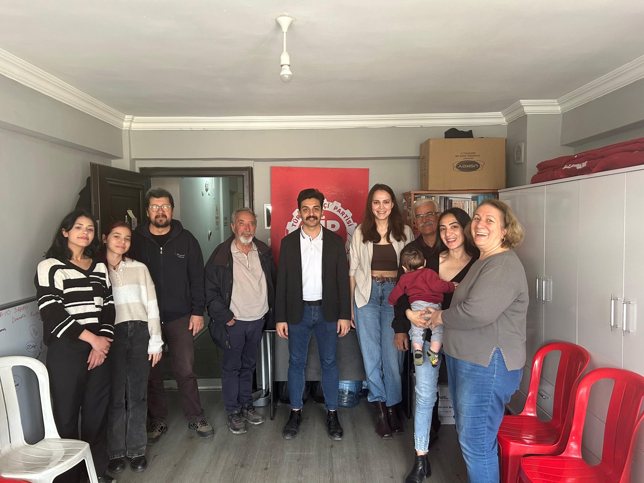 TİP Adayı Baran Köseoğlu, Emekliler Sendikası ve İzmir Yaşam Alanları Derneği’ni Ziyaret Etti